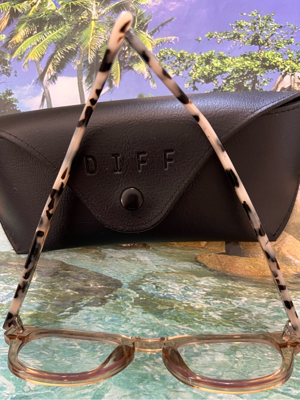 DIFF SUNGLASSES - Picture 5 of 9